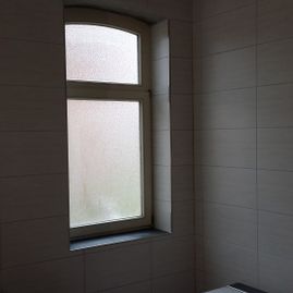 Der Fliesenjung Silvio Prütz Fliesenlegerfachgeschäft Meyenburg Schwanewede Badezimmerfenster